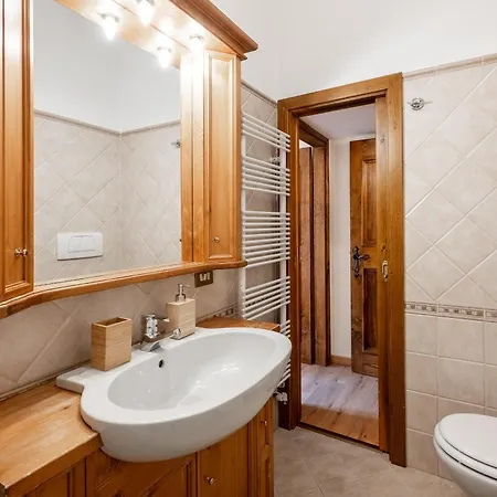 Lovely 2 Bedroom Flat In Corso Italia With Parking * 코르티나 담페조