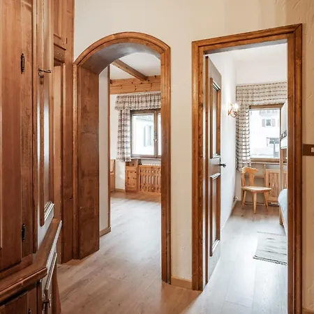 Lovely 2 Bedroom Flat In Corso Italia With Parking * 코르티나 담페조