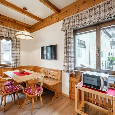 아파트 Lovely 2 Bedroom Flat In Corso Italia With Parking
