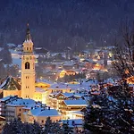 Lovely 2 Bedroom Flat In Corso Italia With Parking Appartement Cortina dʼAmpezzo