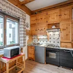 Lovely 2 Bedroom Flat In Corso Italia With Parking Cortina dʼAmpezzo