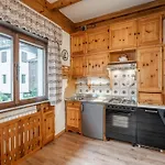 Lovely 2 Bedroom Flat In Corso Italia With Parking Appartement Cortina dʼAmpezzo